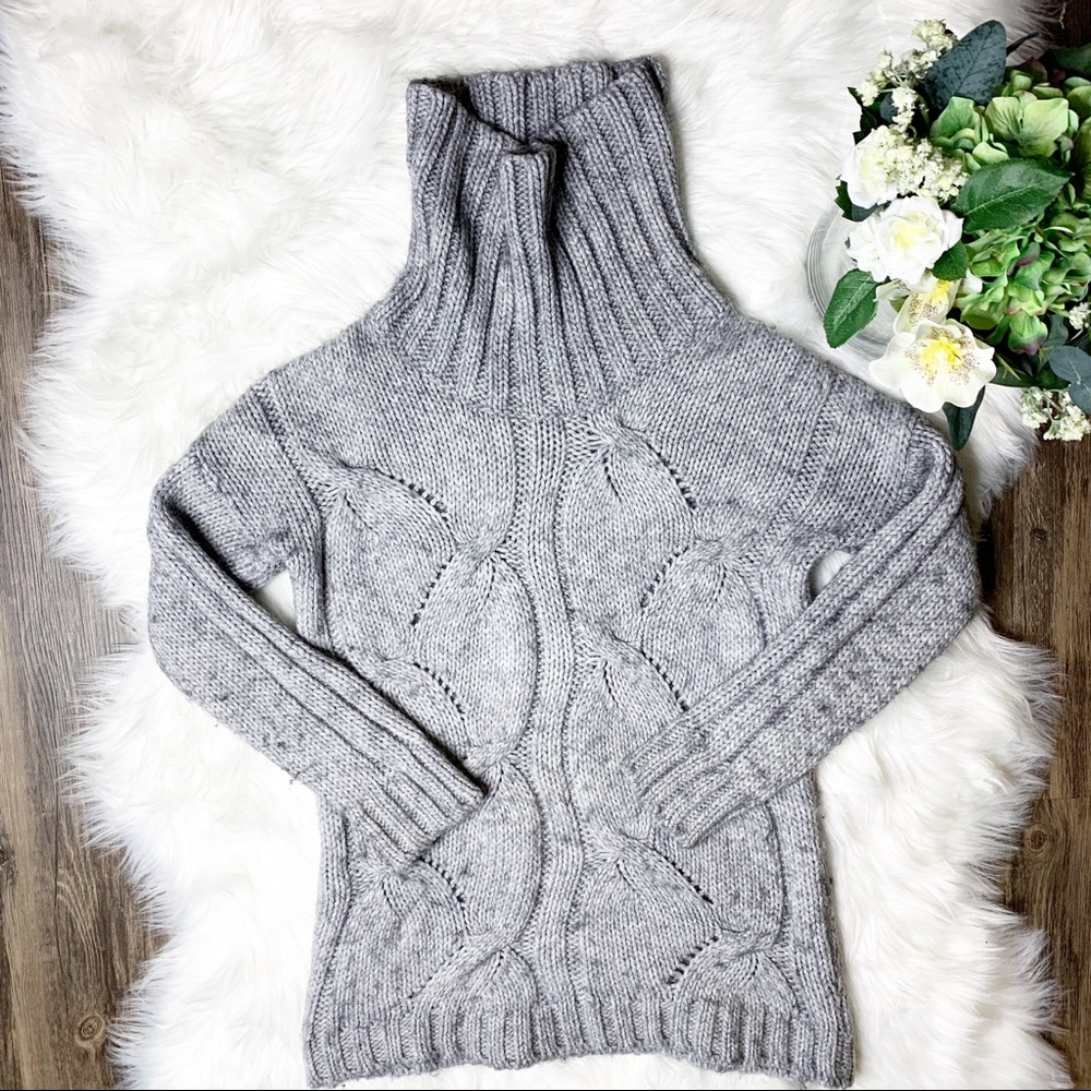 • Elsamanda Cable Knit Gray Wool Sweater •